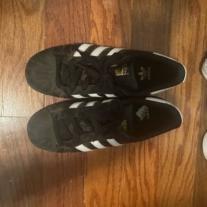 Adidas superstars